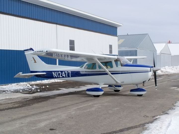 Cessna Skyhawk (N12477)