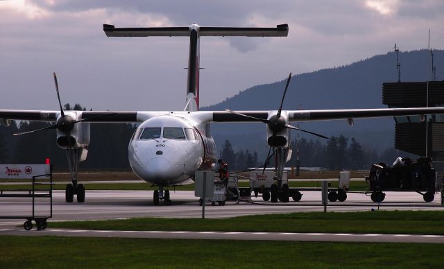 de Havilland Dash 8-100 (C-FGRM)