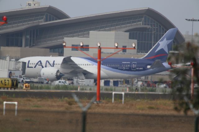 Boeing 787-8 (CC-BBC) - BEING TOWED TO THE GATE