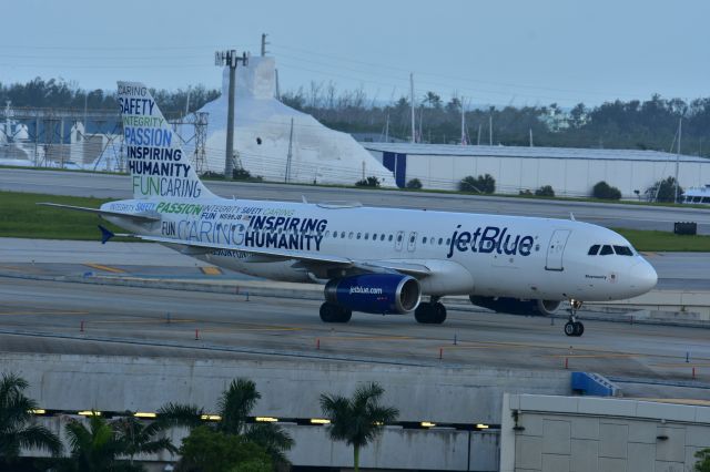 Airbus A320 (N598JB)