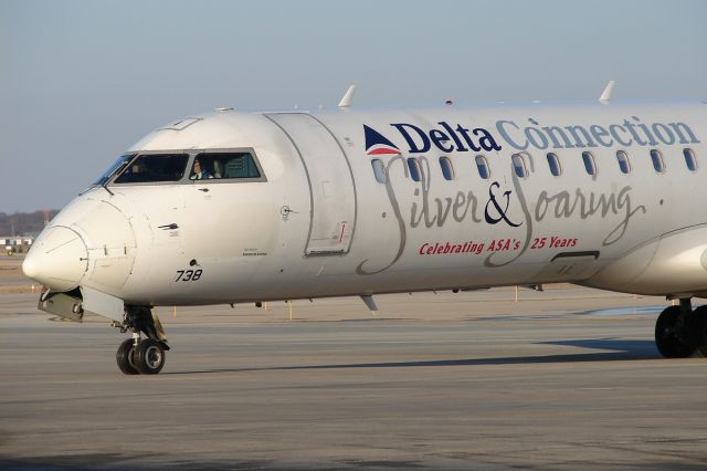 Canadair Regional Jet CRJ-700 (N738EV) - Silver & Soaring