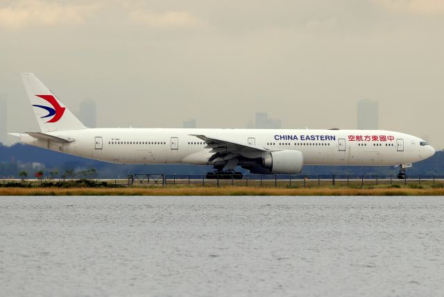 Boeing 777-200 (B-7881) - 'China Eastern 9588' departing to Shanghai Pudong International Airport