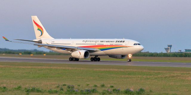 Airbus A330-200 (B-8950)