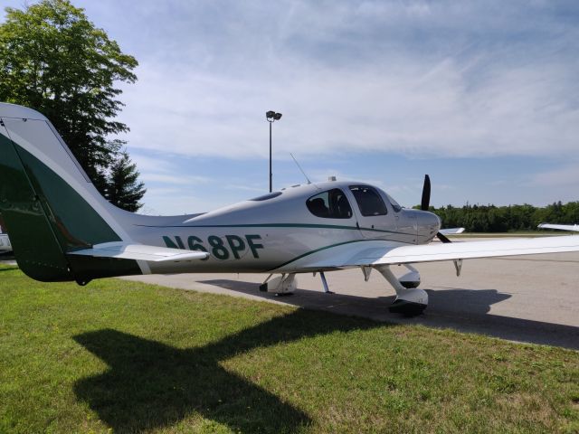 Cirrus SR-22 (N68PF)