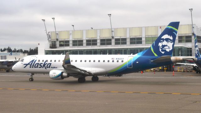 Embraer 175 (N182SY) - Alaska Airlines Embraer ERJ-175LR N182SY in Seattle 