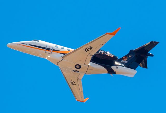 Embraer Phenom 300 (PS-JEM)