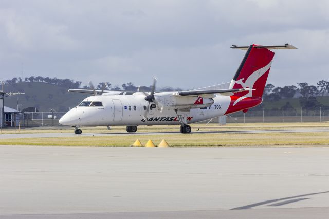 de Havilland Dash 8-200 (VH-TQG) - Eastern Australia Airlines (VH-TQG) de Havilland Canada DHC-8-201 taxiing at Wagga Wagga Airport