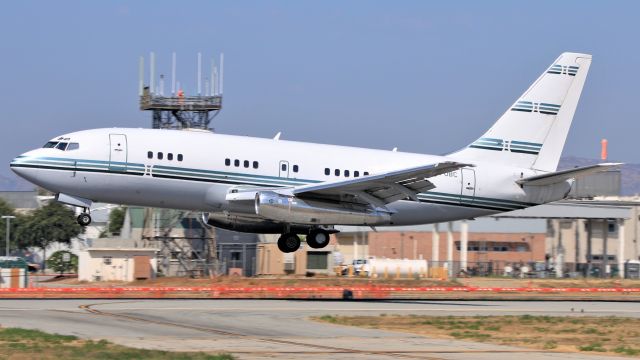 Boeing 737-200 (N370BC) - A Dallas-based privately operated 737-200 Advanced arrives into Van Nuys. 