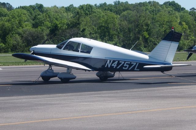 Piper Cherokee (N4757L)