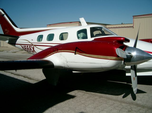 Beechcraft Duke (N666X)