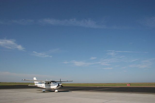 Cessna Skylane (N2478D) - On the ground in Pampa, Texas