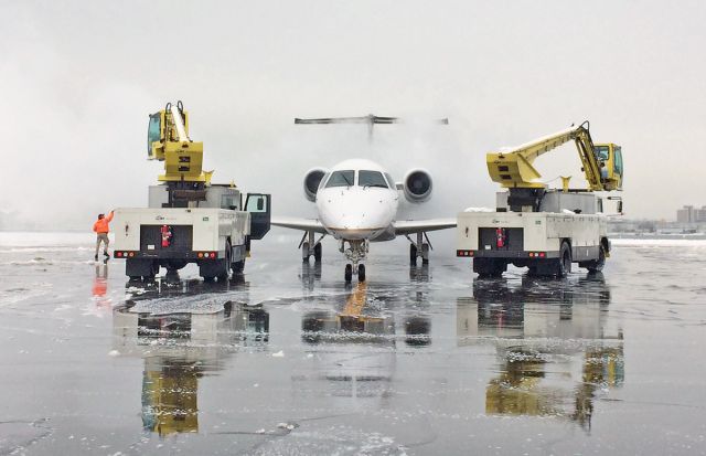 Embraer ERJ-145 (N13989) - @ The J-Pad Winter Ops 02/11/17