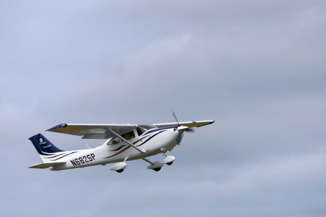 Cessna Skylane (N682SP)