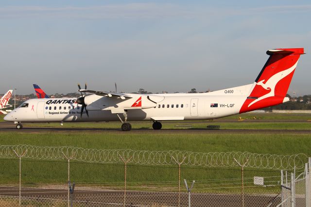 de Havilland Dash 8-400 (VH-LQF)