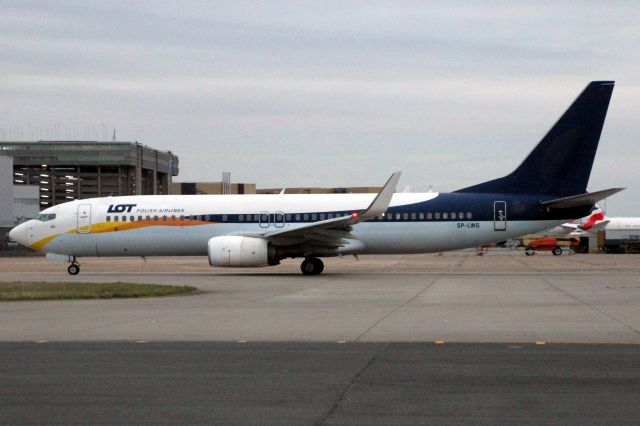 Boeing 737-800 (SP-LWG) - Taxiing to depart rwy 27R on 3-Oct-19 operating flight LOT280 to EPWA.