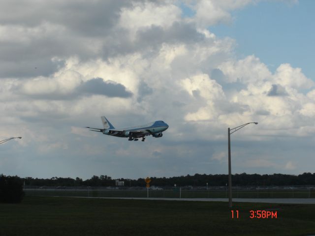 Boeing 747-200 (82-8000) - Air Force One 11OCT11 KMCO