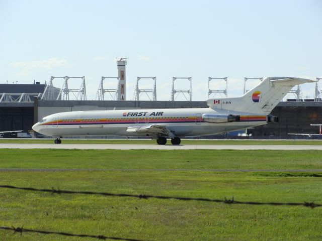 Boeing 727-100 (C-GXFA) - Half cago and passenger juste landed on 24L at CYUL and taxing to gate