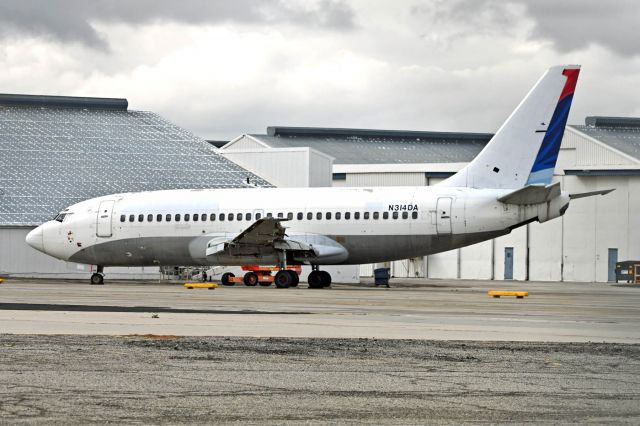 Boeing 737-200 (N314DA) - Waiting to be scraped