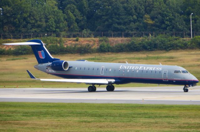 Canadair Regional Jet CRJ-700 (N511MJ) - United Express CRJ-700 9/16/13