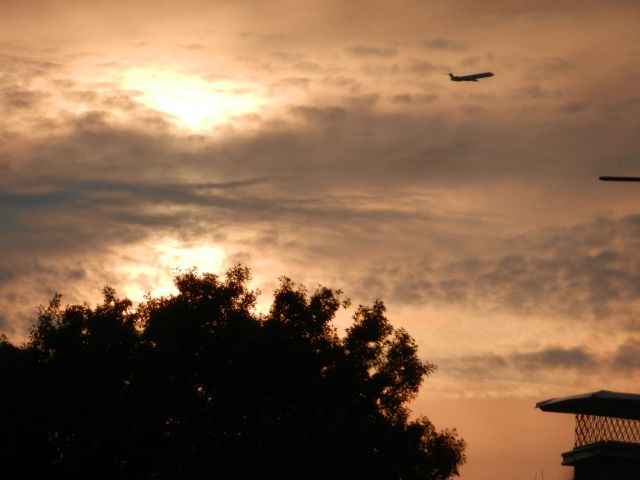 Canadair Regional Jet CRJ-900 (N551NN) - A Bombardier CRJ-900LR Comes Into KIAD As The Glazing Sunset Provides The Backdrop