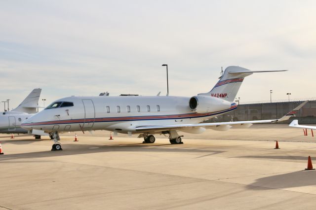 Bombardier Challenger 300 (N424MP)