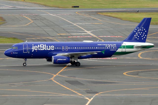 Airbus A320 (N531JL) - Blue Finest arriving from from Quebec 