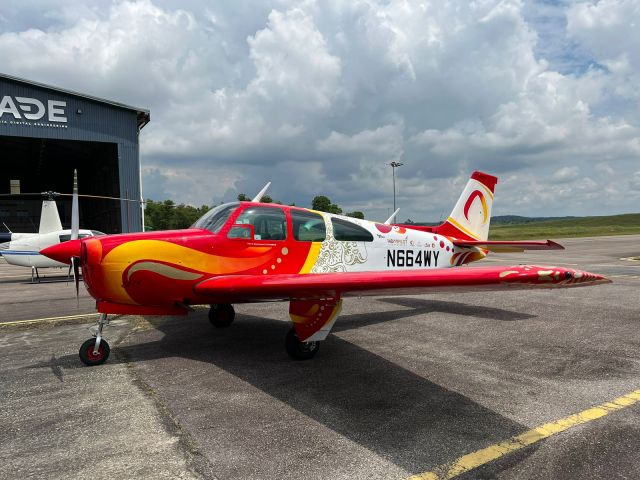 Beechcraft Bonanza (33) (N664WY)