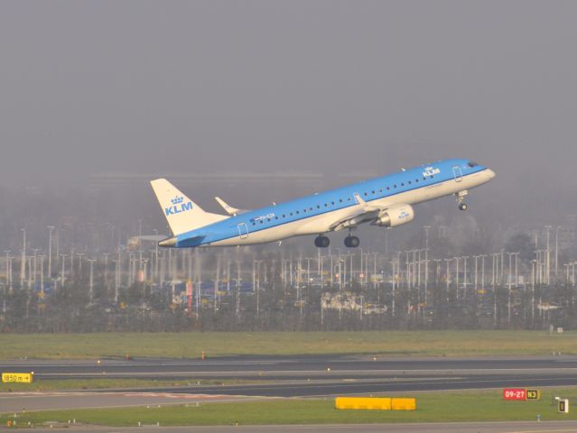 Embraer ERJ-190 (PH-EZR) - KLM Cityhopper Embraer ERJ-190STD PH-EZR in Amsterdam 