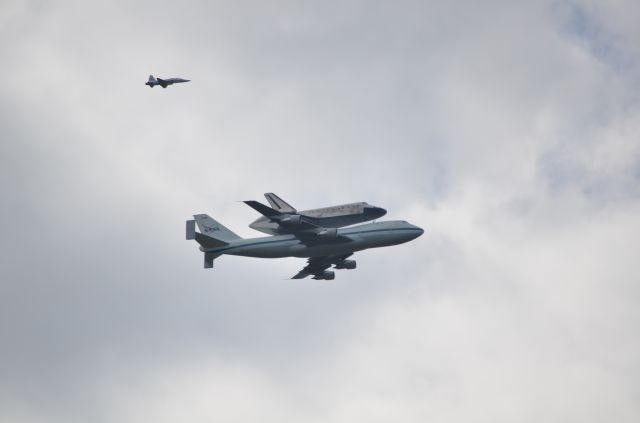 Boeing 747-200 (NASA) - Standing on the deck at my house in Northern Virginia. The discovery shuttle has the most space flights than any other shuttle.