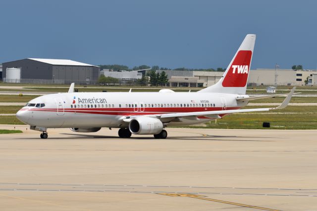 Boeing 737-800 (N915NN) - TWA Heritage jet. Taxiing for departure 07-23-22.