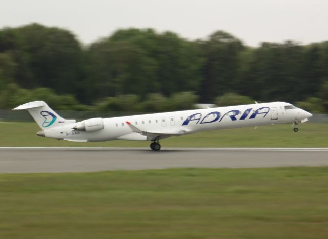 Canadair Regional Jet CRJ-900 (S5-AAU)