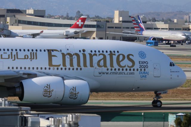 Airbus A380-800 (A6-EOH)