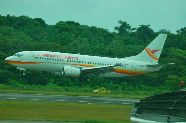 BOEING 737-300 (PZ-TCN)