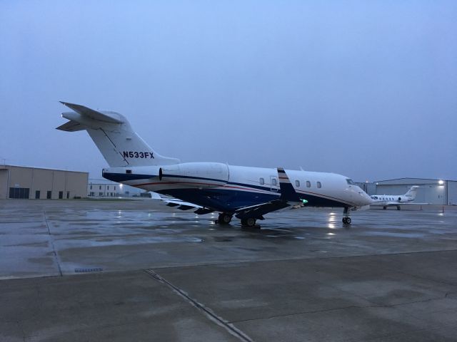 Bombardier Challenger 300 (N533FX) - early morning departure from Texas Jet.