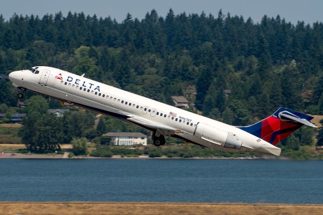 Boeing 717-200 (N967AT) - Departing to LAX.  Full Photo: a rel=nofollow href=http://www.airliners.net/photo/Delta-Air-Lines/Boeing-717-2BD/2682166/L/&sid=d284fa981c7d503949c7c74ac099366ehttp://www.airliners.net/photo/Delta-Air-Lines/Boeing-717-2BD/2682166/L/&sid=d284fa981c7d503949c7c74ac099366e/a