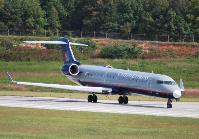 Canadair Regional Jet CRJ-700 (N508MJ) - Taxiing into position runway 18C - 10/4/09