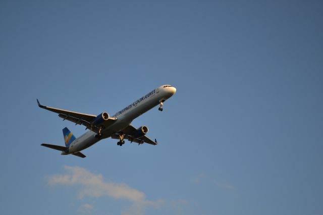 BOEING 757-300 (G-JWAB)