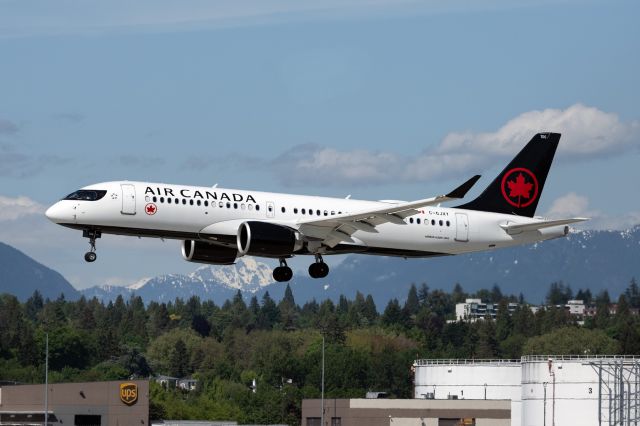 Airbus A220-300 (C-GJXY)