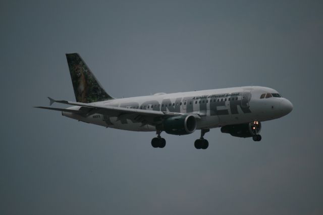 Airbus A319 (N910FR)