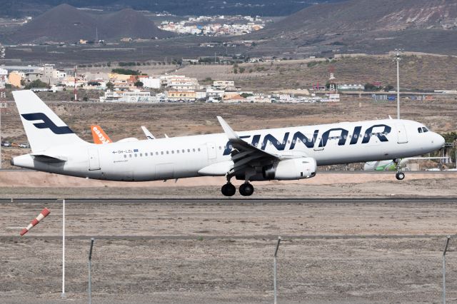 Airbus A321 (OH-LZL)