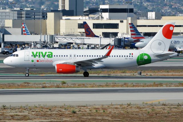 Airbus A320 (XA-VAY)