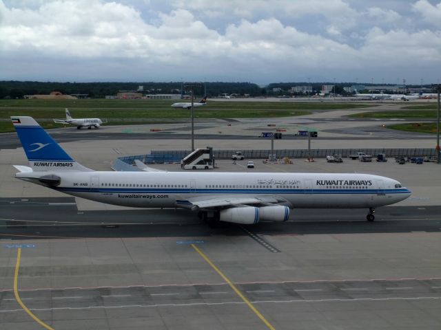 Airbus A340-300 (9K-ANB) - An Kuwait Airways A340-300 9K-ANB taxiing to terminal after landing on rwy 25L FRA. Picture made 24.05.2014