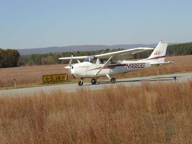 Cessna Skyhawk (N9883G) - Cessna 172