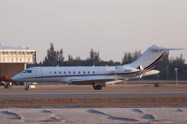 Bombardier Global 5000 (N113QS)