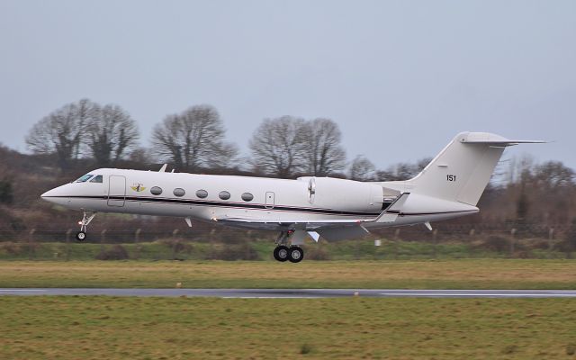 16-5151 — - "catbird1" usn c-20g 165151 about to land at shannon 14/2/18.