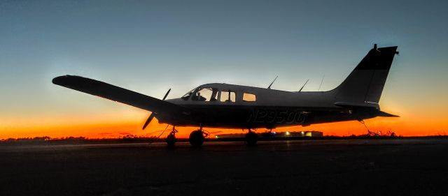 Piper Cherokee (N2950G) - Sunset