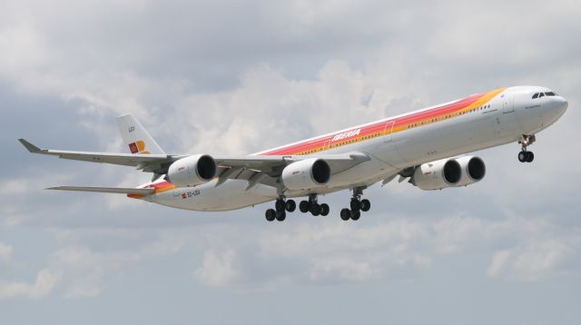 Airbus A340-600 (EC-LEU)