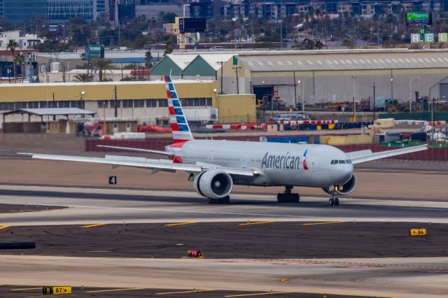 BOEING 777-300ER (N734AR) - An American Airlines 777-300ER landing at PHX on 2/14/23. Taken with a Canon R7 and Canon EF 100-400 II L lens.