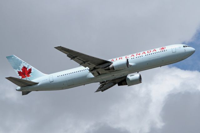 BOEING 767-300 (C-FCAB)