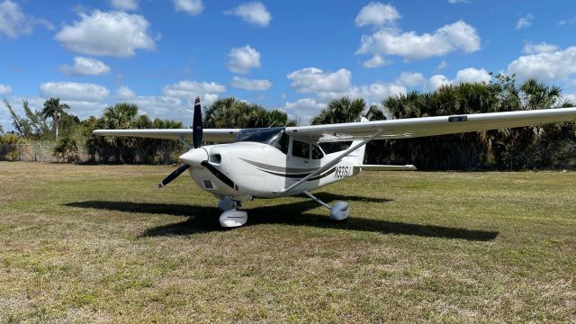 Cessna Skylane (N931SJ) - Just after a flight from KLNA